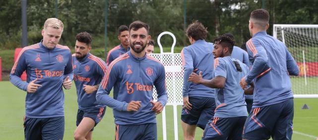 32岁前巴萨中场拉菲尼亚退役，俱乐部官方送上祝福（前巴萨中场拉菲尼亚32岁挂靴，俱乐部官方发文致意）