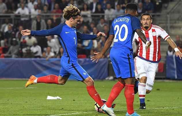 上海海港足球俱乐部举行2025赛季出征仪式（上海海港足球俱乐部举办2025赛季启航仪式）