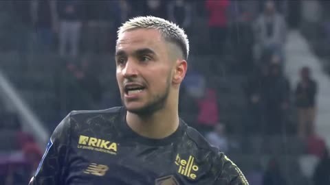 足球报：海牛欠薪3000万，前梅州主帅接替李霄鹏执教球队（足球报：海牛被曝欠薪3000万，前梅州主帅上任接棒李霄鹏）