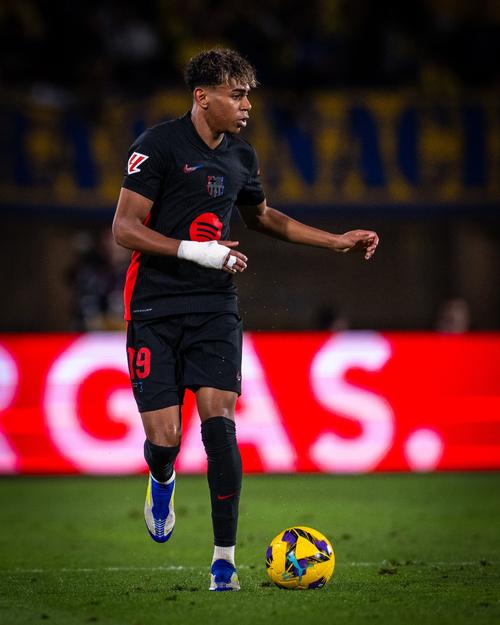 足球报：李新翔脚踝韧带轻伤伤停2周，加布里埃尔还无法合练（足球报：李新翔脚踝韧带轻伤将缺席两周，加布里埃尔仍无法参与合练）