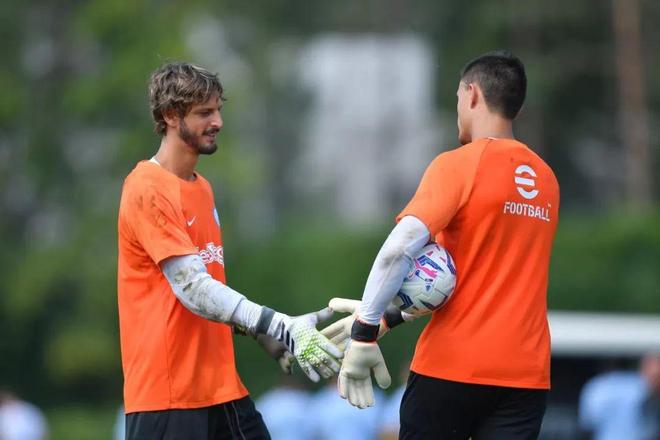 足球欧冠小组榜首争夺白热化