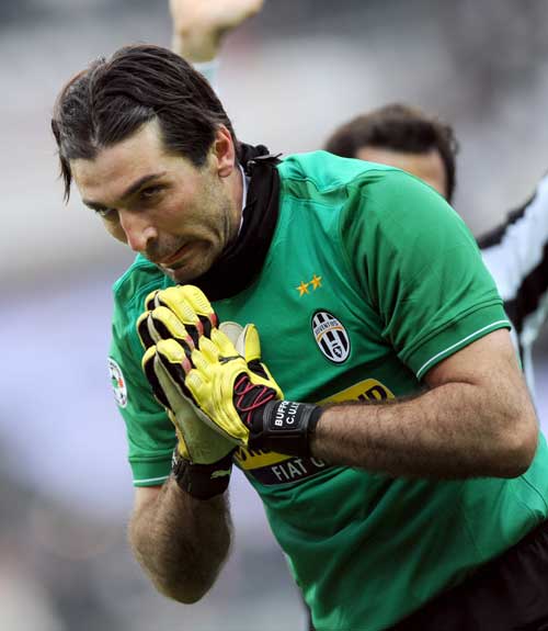 英超半场：魏费尔头球造险，布莱顿暂0-0桑德兰（英超上半场战罢：魏费尔头槌造险，布莱顿与桑德兰暂互交白卷）