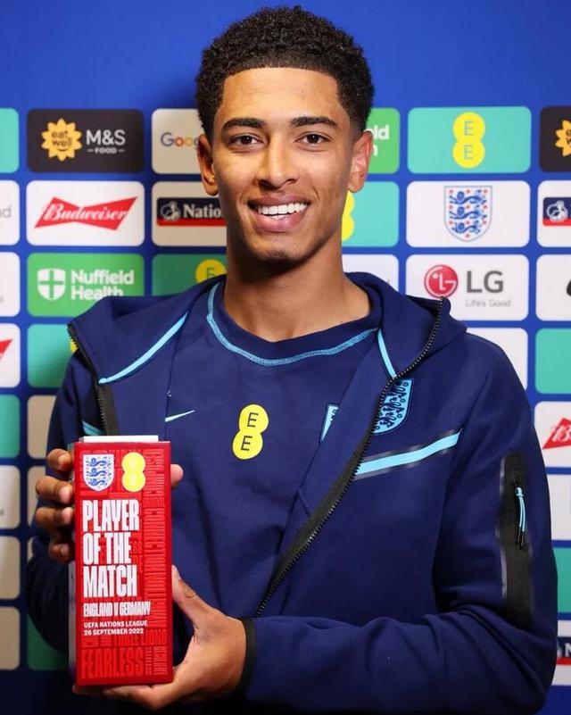 弗里克：未来四周将迎来9场比赛，我们将力争全胜（弗里克：四周九战来袭，我们力争场场拿下）