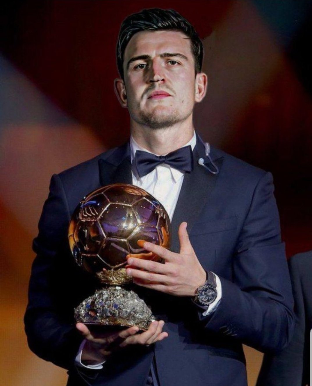 另一个半球的思念，奥斯卡晒出在家观看海港亚冠比赛照片（隔着半球的牵挂：奥斯卡在家晒图看海港亚冠）