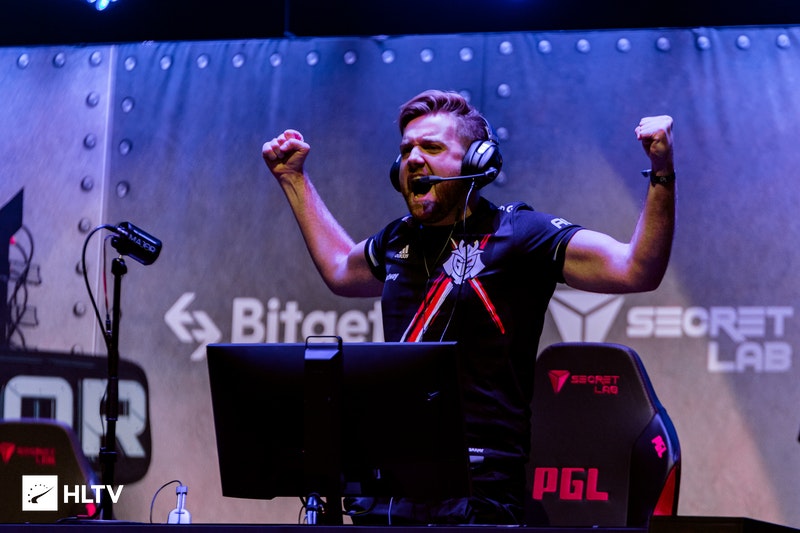 Fenfen ：我听说的是有两个队在找Tarzan，一个LPL的 一个LCK的