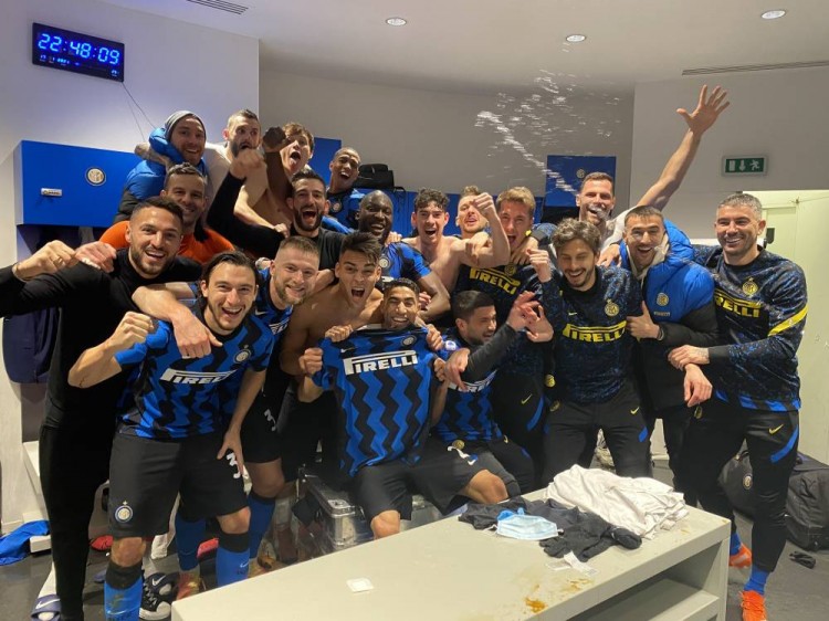 NBA杯半场：东契奇&里夫斯合砍37分，詹姆斯2分，独行侠62-60领先湖人