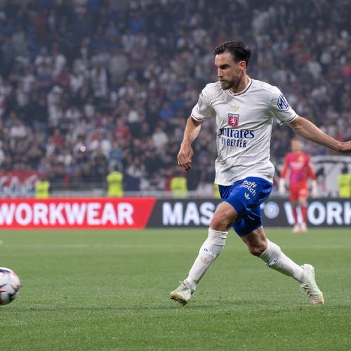 英超前瞻：维拉状态火热冲击10连胜，曼联连续5轮不败多人缺席（英超前瞻：阿斯顿维拉气势如虹剑指十连胜，曼联五轮不败却多人缺阵）